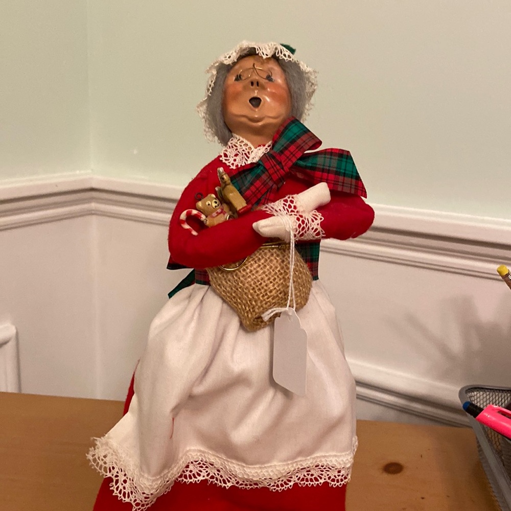 Byers Choice Caroler